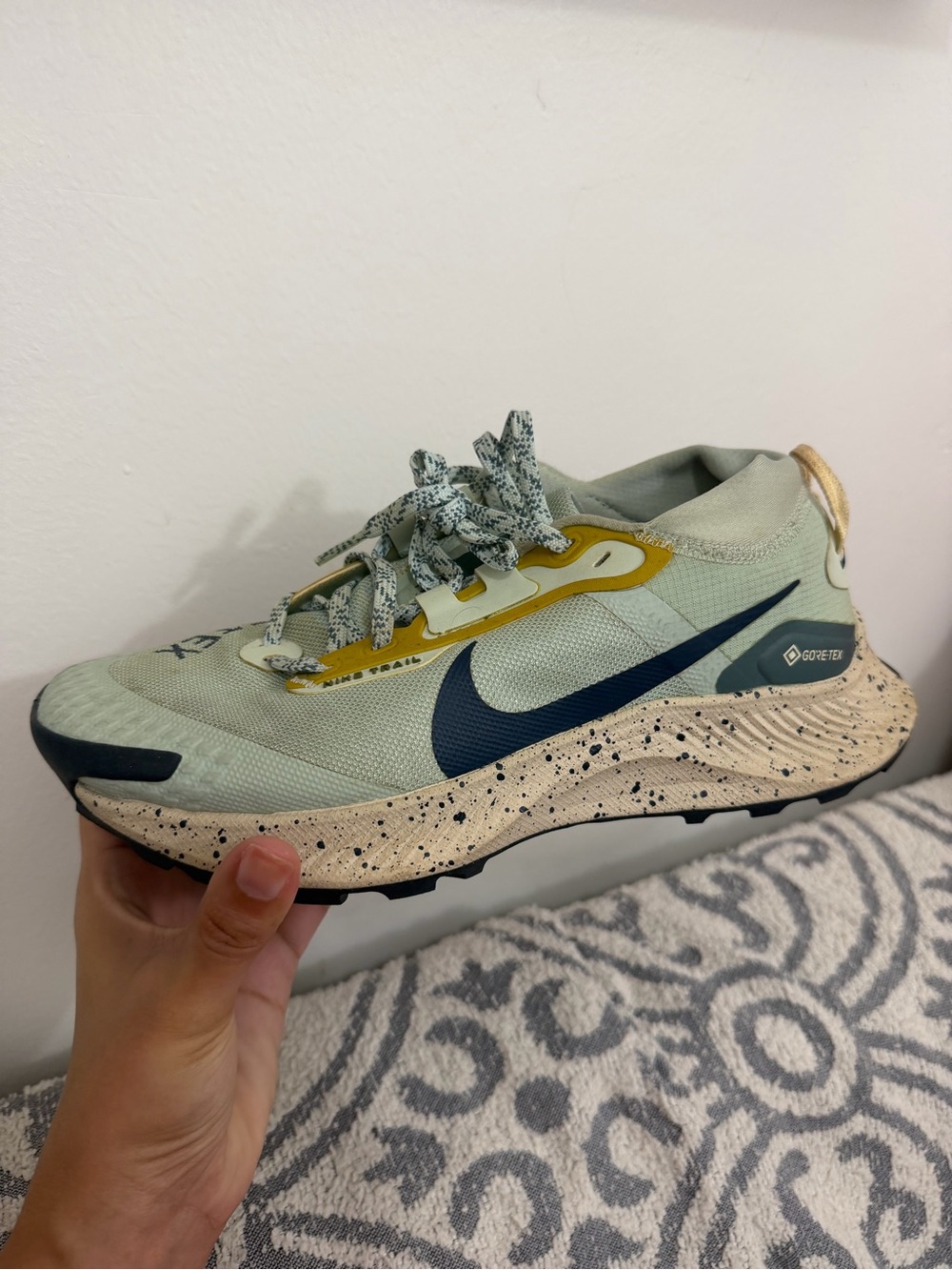 Nike Women’s 7.5 Pegasus Trail 4 GORE-TEX Green/Gold Waterproof Trail Shoes